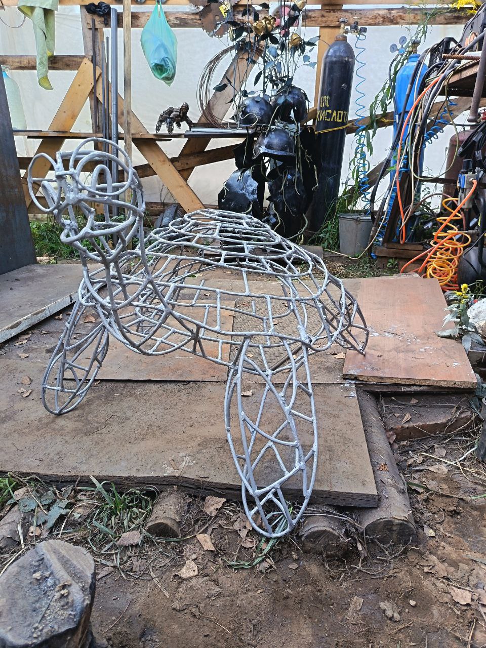 Металлическая каркасная скульптура «Черепаха»